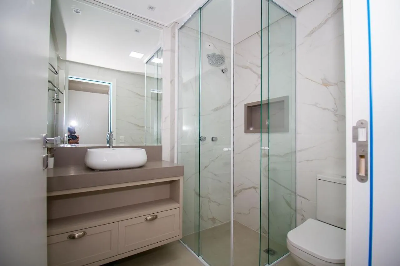 Puntarenas 204 - Excelente Apartamento 2 Suites - Finamente Mobiliado E Decorado - A Poucos Metros Da Praia - بومبينهاس 0*,  البرازيل